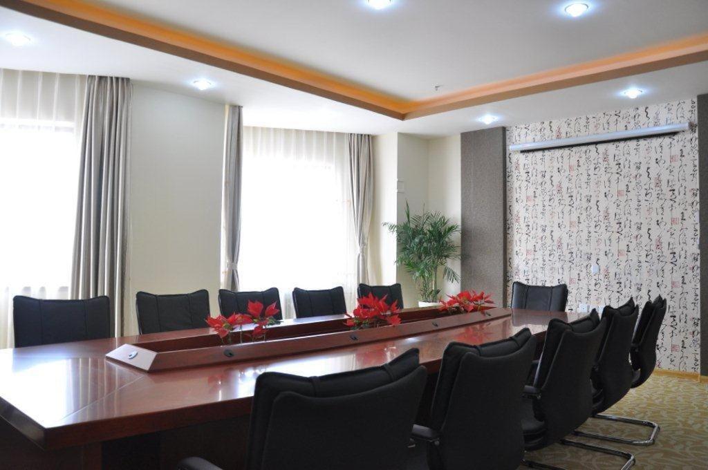Super 8 Hotel Qingdao Railway Station Gui Zhou Road Dış mekan fotoğraf