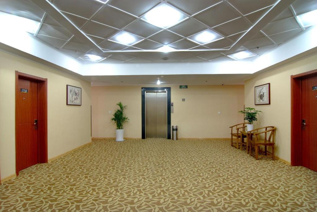 Super 8 Hotel Qingdao Railway Station Gui Zhou Road Dış mekan fotoğraf