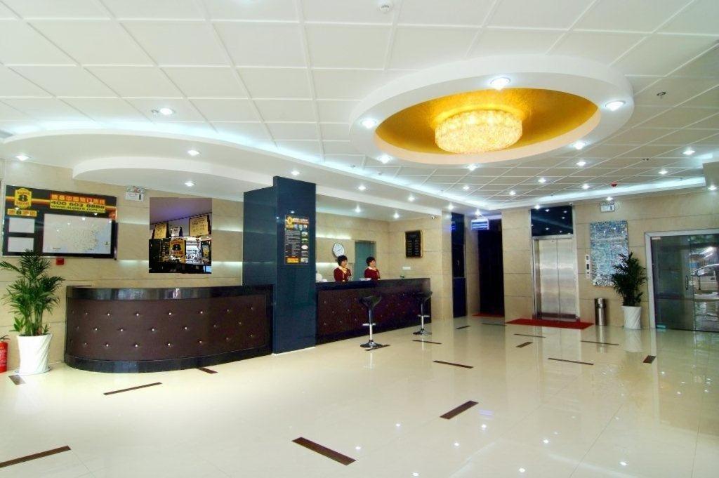 Super 8 Hotel Qingdao Railway Station Gui Zhou Road Dış mekan fotoğraf